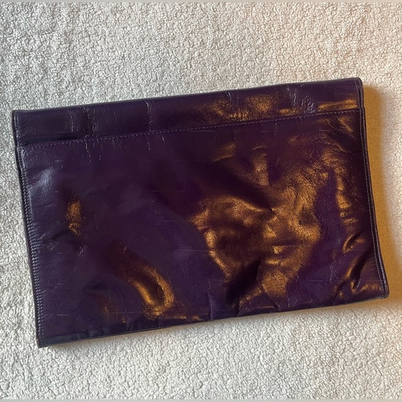 Saks Fifth Avenue vintage leather clutch, eggplant plum purple - Picture 5 of 8
